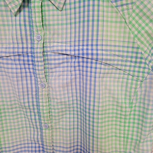 Columbia women's Omni Shade sun protected vented lightweight button down shirt - Picture 3 of 13